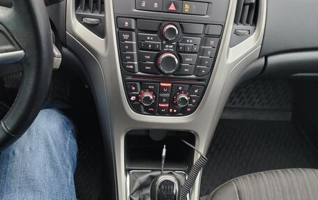 Opel Astra J, 2011 год, 690 000 рублей, 9 фотография