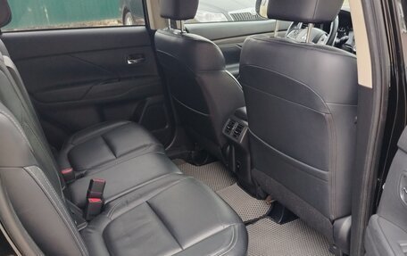 Mitsubishi Outlander III рестайлинг 3, 2021 год, 2 750 000 рублей, 7 фотография