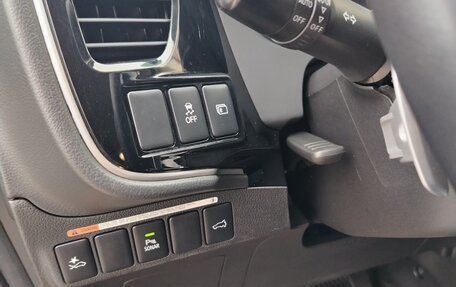 Mitsubishi Outlander III рестайлинг 3, 2021 год, 2 750 000 рублей, 12 фотография