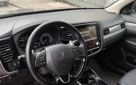 Mitsubishi Outlander III рестайлинг 3, 2021 год, 2 750 000 рублей, 13 фотография