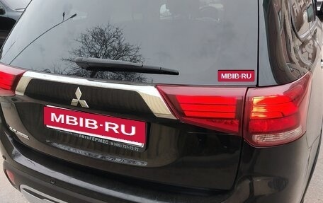 Mitsubishi Outlander III рестайлинг 3, 2021 год, 2 750 000 рублей, 15 фотография
