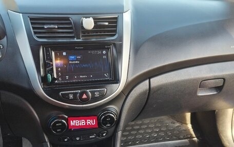 Hyundai Solaris II рестайлинг, 2012 год, 860 000 рублей, 8 фотография