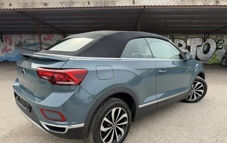 Volkswagen T-Roc I, 2022 год, 2 742 000 рублей, 2 фотография