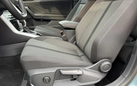 Volkswagen T-Roc I, 2022 год, 2 742 000 рублей, 13 фотография