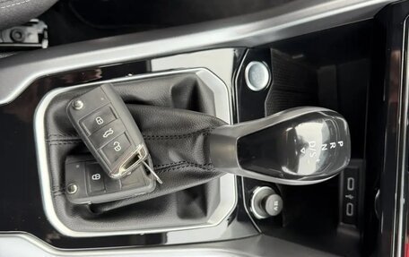 Volkswagen T-Roc I, 2022 год, 2 742 000 рублей, 23 фотография