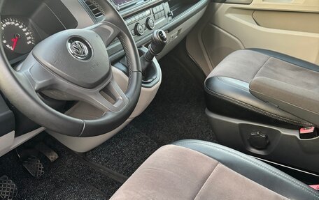 Volkswagen Caravelle T6 рестайлинг, 2016 год, 2 990 000 рублей, 6 фотография