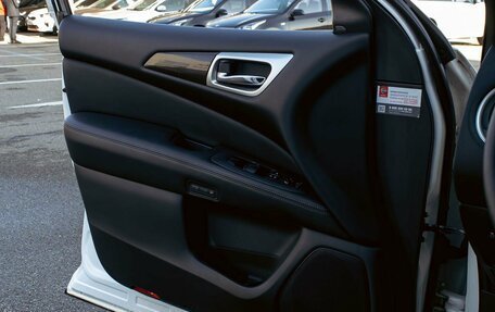 Nissan Pathfinder, 2016 год, 1 595 000 рублей, 12 фотография