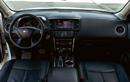 Nissan Pathfinder, 2016 год, 1 595 000 рублей, 16 фотография