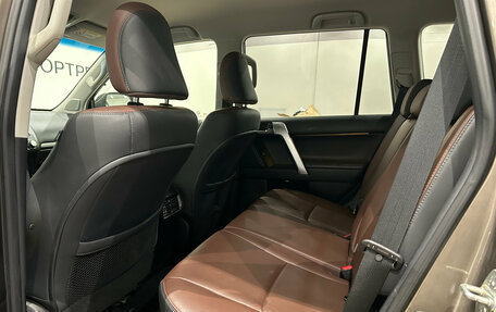 Toyota Land Cruiser Prado 150 рестайлинг 2, 2015 год, 3 999 000 рублей, 12 фотография