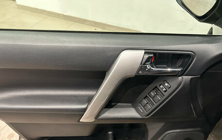 Toyota Land Cruiser Prado 150 рестайлинг 2, 2015 год, 3 999 000 рублей, 15 фотография