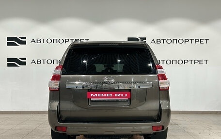 Toyota Land Cruiser Prado 150 рестайлинг 2, 2015 год, 3 999 000 рублей, 6 фотография