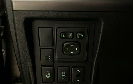 Toyota Land Cruiser Prado 150 рестайлинг 2, 2015 год, 3 999 000 рублей, 23 фотография