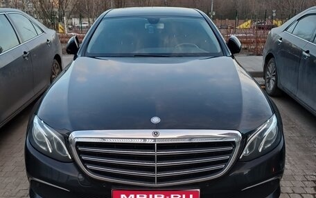 Mercedes-Benz E-Класс, 2019 год, 3 950 000 рублей, 1 фотография