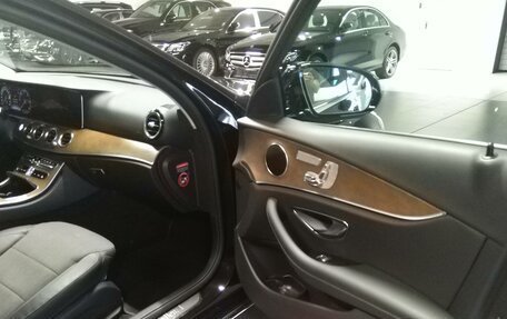 Mercedes-Benz E-Класс, 2019 год, 3 950 000 рублей, 3 фотография