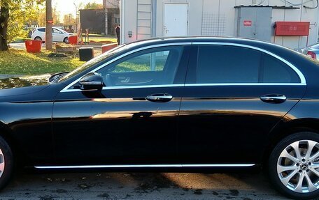 Mercedes-Benz E-Класс, 2019 год, 3 950 000 рублей, 4 фотография