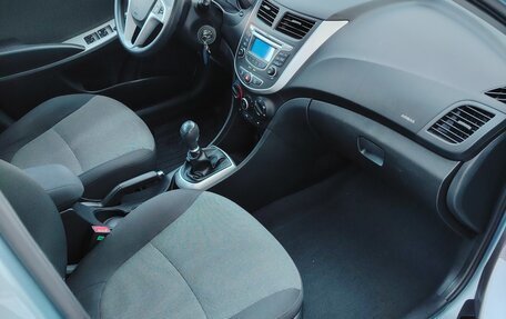 Hyundai Solaris II рестайлинг, 2012 год, 970 000 рублей, 10 фотография