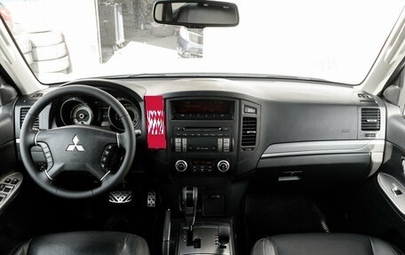 Mitsubishi Pajero IV, 2014 год, 2 680 000 рублей, 10 фотография