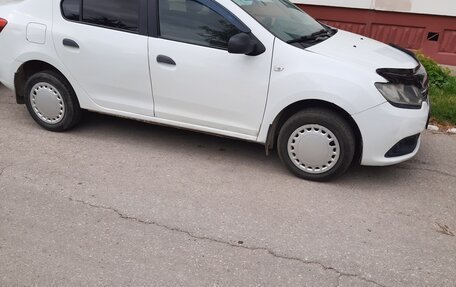 Renault Logan II, 2016 год, 480 000 рублей, 2 фотография