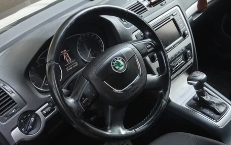 Skoda Octavia, 2011 год, 800 000 рублей, 2 фотография