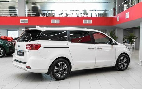 KIA Carnival III, 2019 год, 2 500 000 рублей, 2 фотография