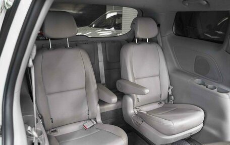 KIA Carnival III, 2019 год, 2 500 000 рублей, 7 фотография