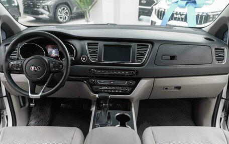 KIA Carnival III, 2019 год, 2 500 000 рублей, 14 фотография