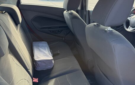 Ford Fiesta, 2015 год, 800 000 рублей, 10 фотография