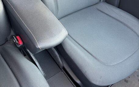 Toyota Ractis I, 2009 год, 700 000 рублей, 18 фотография