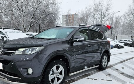 Toyota RAV4, 2015 год, 1 800 000 рублей, 2 фотография