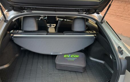 Toyota Prius IV XW50, 2019 год, 2 240 000 рублей, 10 фотография