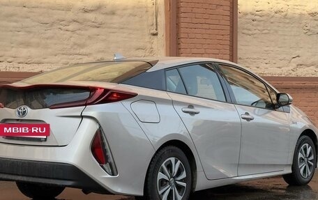 Toyota Prius IV XW50, 2019 год, 2 240 000 рублей, 4 фотография