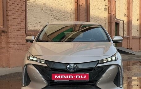 Toyota Prius IV XW50, 2019 год, 2 240 000 рублей, 2 фотография