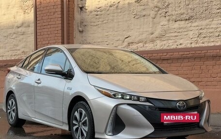 Toyota Prius IV XW50, 2019 год, 2 240 000 рублей, 3 фотография