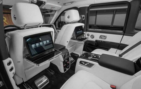 Rolls-Royce Cullinan, 2025 год, 78 125 000 рублей, 30 фотография