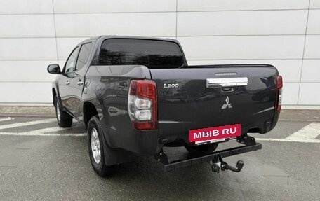 Mitsubishi L200 IV рестайлинг, 2021 год, 2 550 000 рублей, 8 фотография