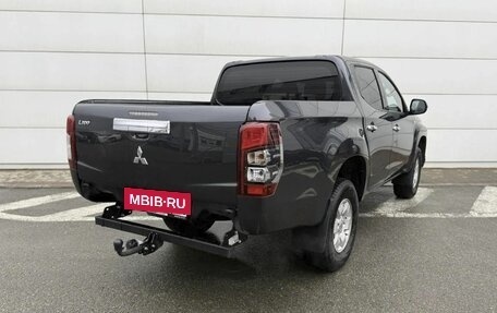 Mitsubishi L200 IV рестайлинг, 2021 год, 2 550 000 рублей, 6 фотография