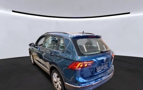 Volkswagen Tiguan II, 2022 год, 2 332 000 рублей, 4 фотография