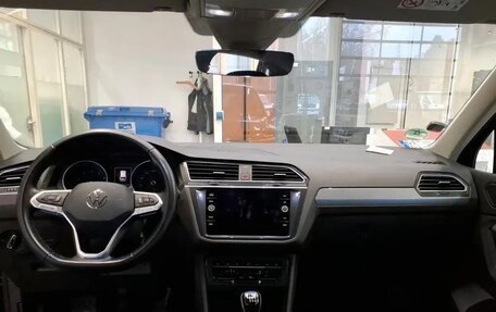 Volkswagen Tiguan II, 2022 год, 2 332 000 рублей, 7 фотография