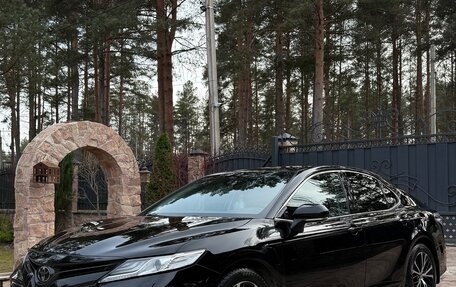 Toyota Camry, 2020 год, 3 300 000 рублей, 1 фотография