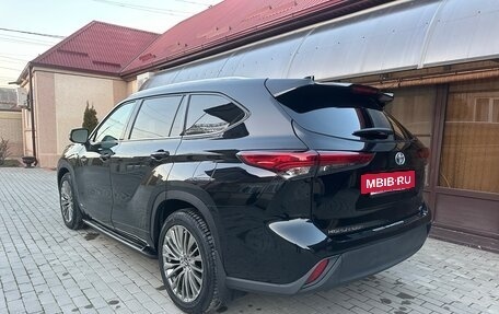 Toyota Highlander, 2021 год, 4 800 000 рублей, 2 фотография