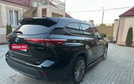 Toyota Highlander, 2021 год, 4 800 000 рублей, 5 фотография