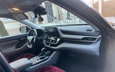 Toyota Highlander, 2021 год, 4 800 000 рублей, 9 фотография