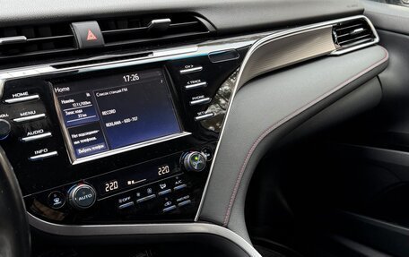 Toyota Camry, 2020 год, 3 300 000 рублей, 10 фотография