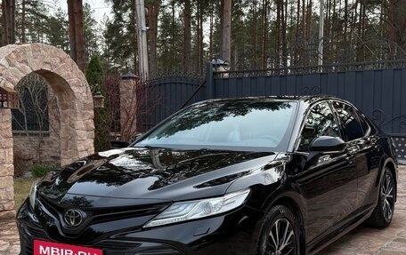 Toyota Camry, 2020 год, 3 300 000 рублей, 2 фотография