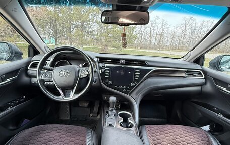 Toyota Camry, 2019 год, 3 000 000 рублей, 4 фотография