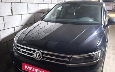 Volkswagen Tiguan II, 2018 год, 1 950 000 рублей, 1 фотография