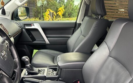 Toyota Land Cruiser Prado 150 рестайлинг 2, 2021 год, 8 000 000 рублей, 8 фотография