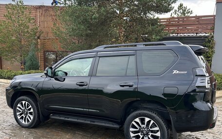 Toyota Land Cruiser Prado 150 рестайлинг 2, 2021 год, 8 000 000 рублей, 3 фотография