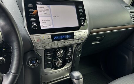 Toyota Land Cruiser Prado 150 рестайлинг 2, 2021 год, 8 000 000 рублей, 6 фотография