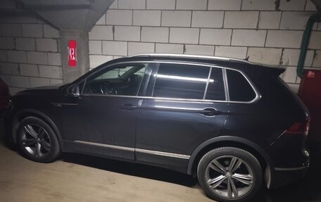 Volkswagen Tiguan II, 2018 год, 1 950 000 рублей, 3 фотография